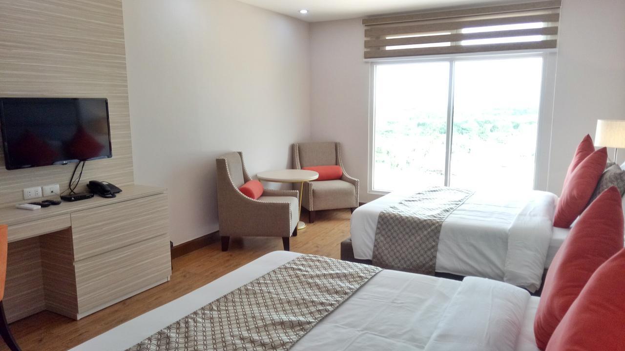 La Maja Rica Hotel Tarlac City Экстерьер фото